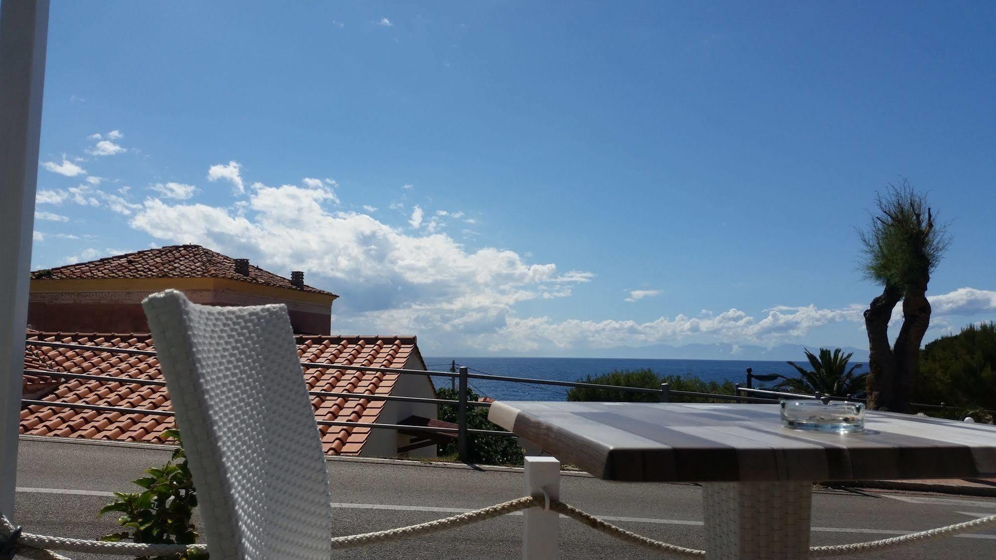 Hotel Il Perseo Chiessi ภายนอก รูปภาพ